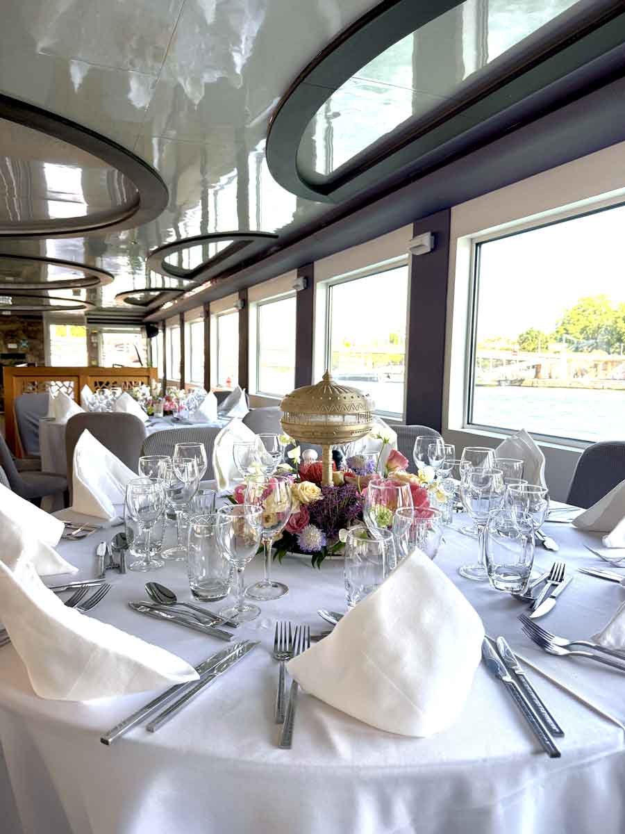 Péniche Le chansonnier à Paris