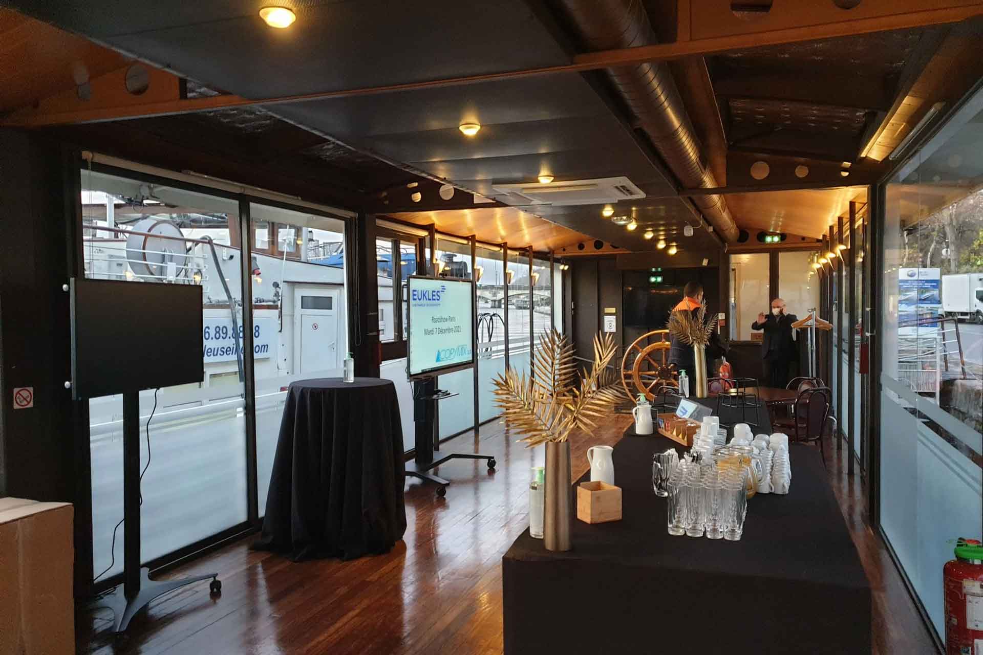 Bateau restaurant Le Dauphin à Paris