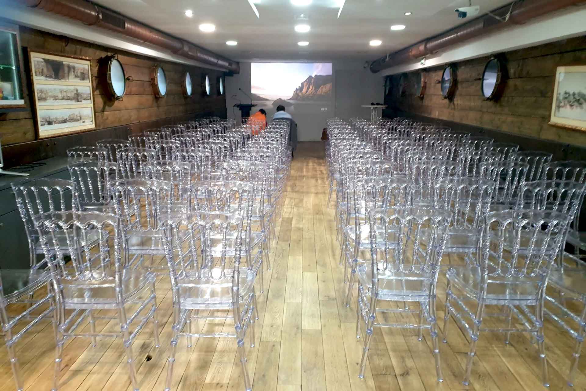 Bateau restaurant Le Dauphin à Paris