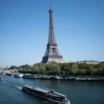 Houseboat rental in Paris